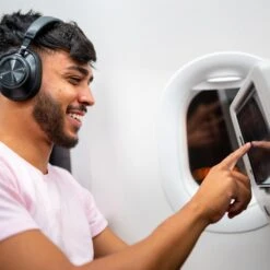 AirWave Wireless Audio Adapter -Xtorm Geschäft Vliegtuig 2000x2000 1d232c03 f86a 4347 8b46 cc750e0a9be5