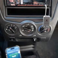 AirWave Wireless Audio Adapter -Xtorm Geschäft XAWBT01 Auto 2 2000x2000 7076e93a 1394 4577 ad60 7cba0b7d4337